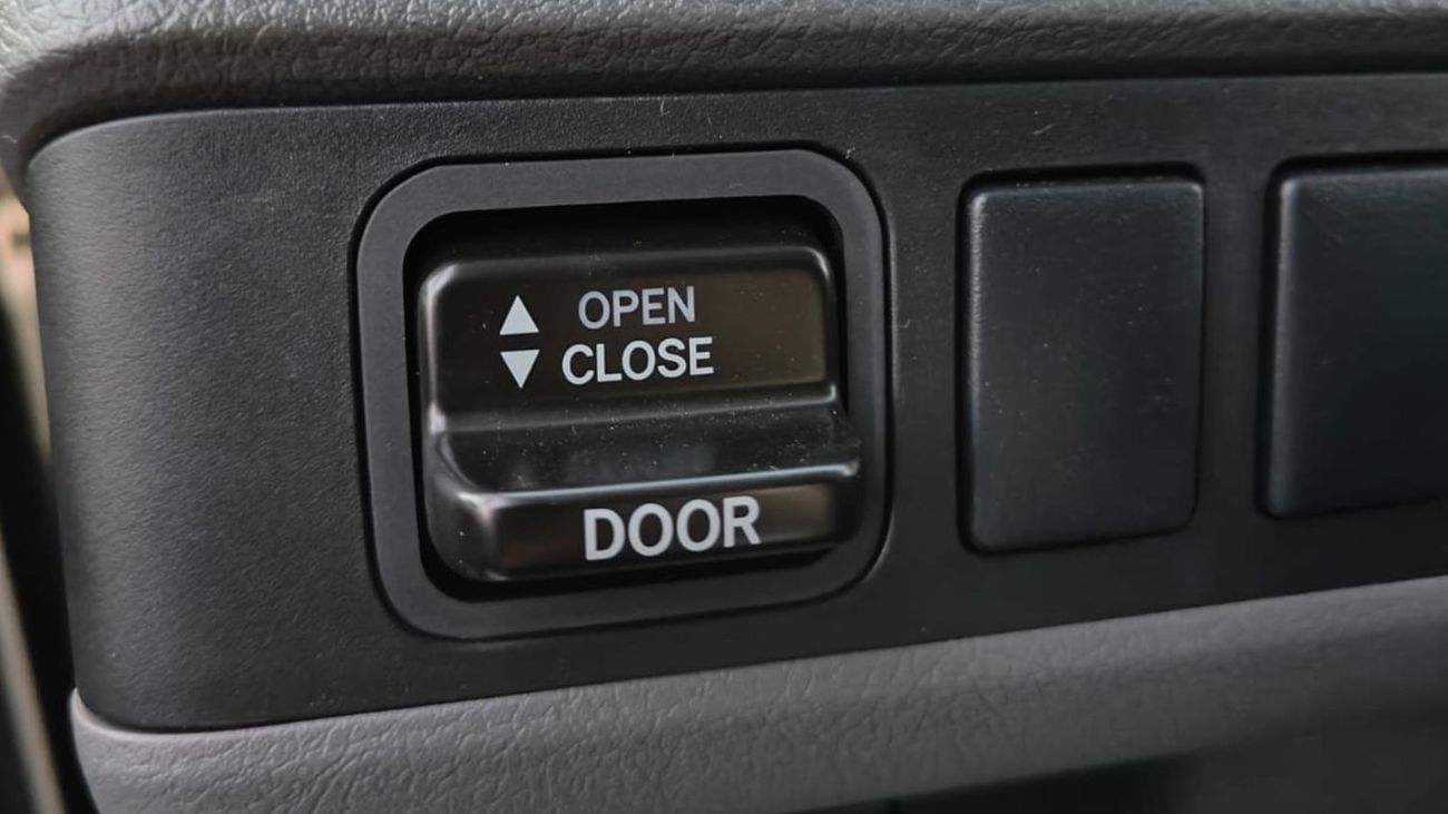 Toyota Coaster 4.0L 23 Seater . Manual . Diesel . 3 Door . Rear Wheel Drive