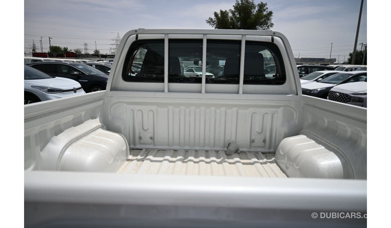 Toyota Hilux Toyota Hilux 2.4L Diesel, Double Cabin, 4WD, 4Doors, Manual Transmission, Color White, Model 2022