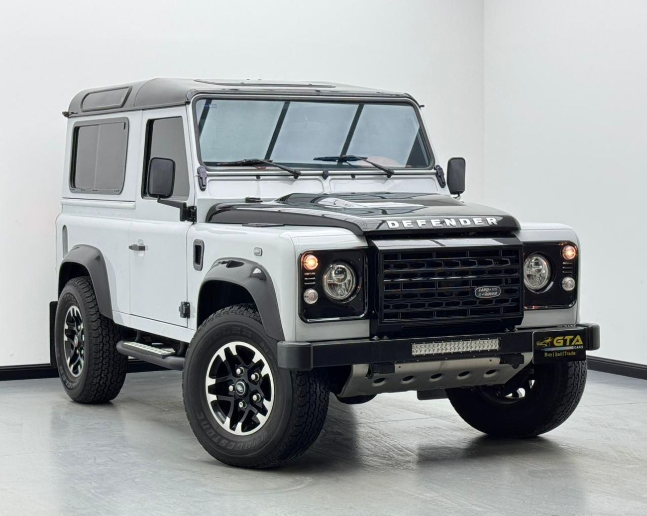 لاند روفر ديفندر 2016 Land Rover Defender 90, Full Land Rover Service History, Excellent Condition, Manual, GCC