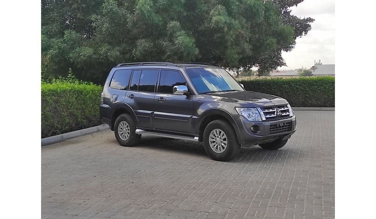 Mitsubishi Pajero GLS 3.5L (186 HP) (7 Seater) Mitsubishi pajero 2013  full automatic
