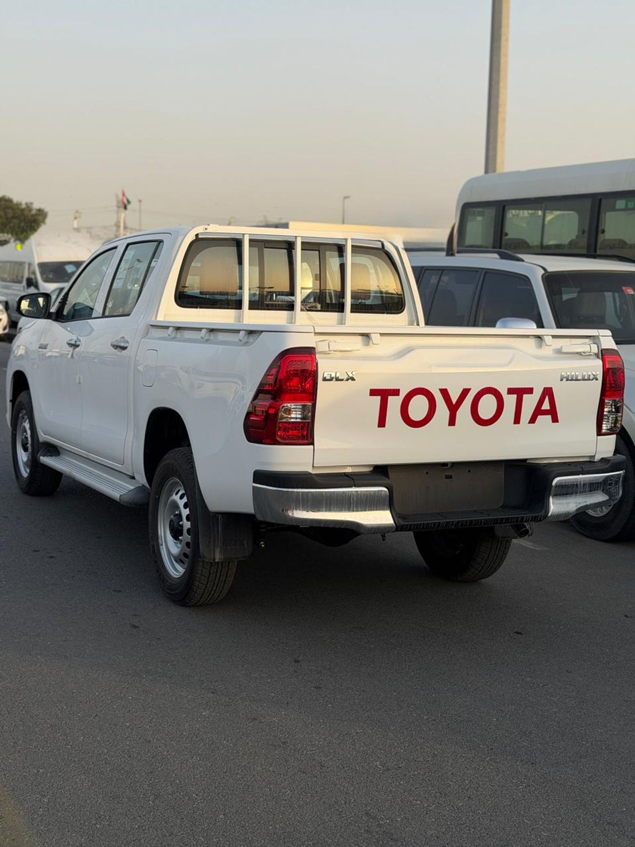 تويوتا هيلوكس DC 2.7L 4WD PETROL AUTOMATIC TRANSMISSION ( ONLY FOR RE-EXPORT