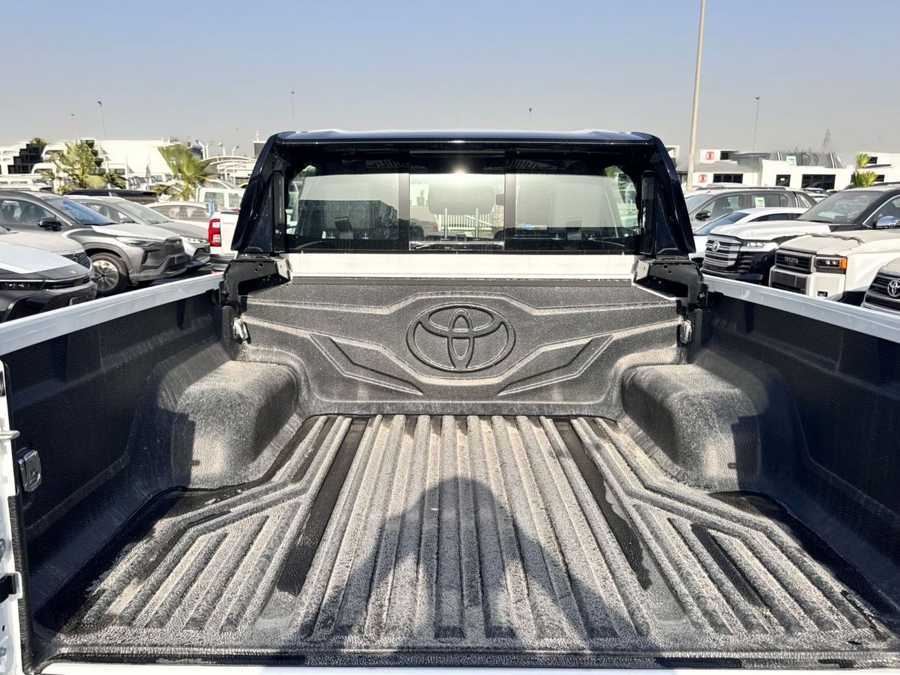 Toyota Hilux 2026 TOYOTA HILUX 4.0L PETROL GRS BSM GCC BRAND NEW 0KM