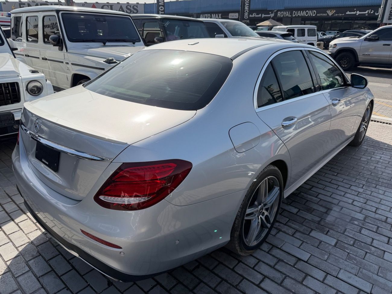 Mercedes-Benz E300 Premium 2.0L