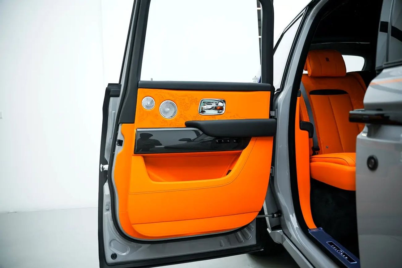 Rolls-Royce Cullinan BLACK BADGE WITH WARRANTY AND SERVICE CONTRACT