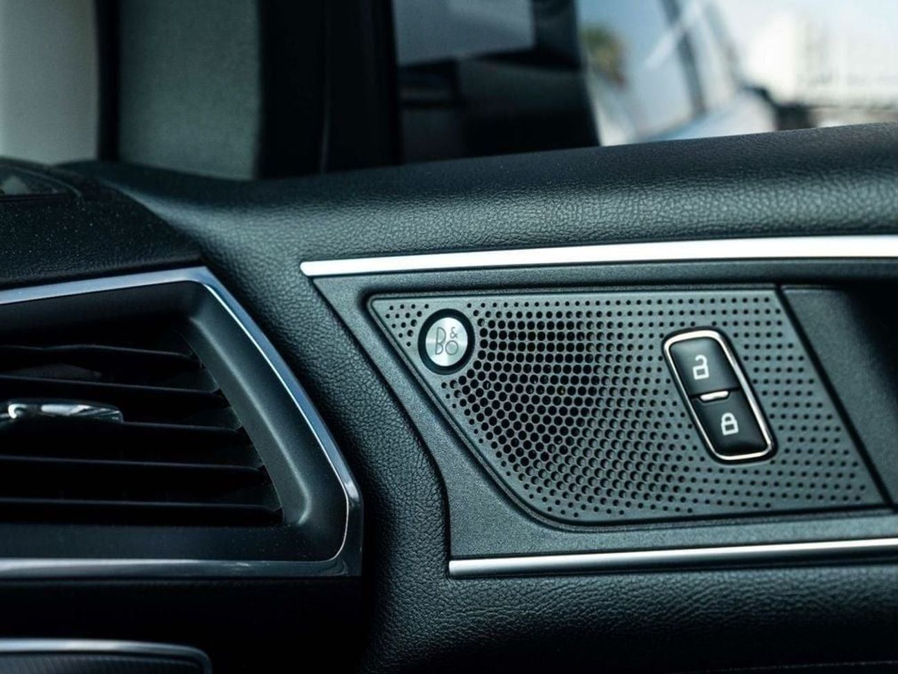 Ford Edge AED 1,573 PM • EDGE TITANIUM • ONLY 63,000 KM • FULL OFFICIAL FORD SERVICE HISTORY • FULLY LOADED