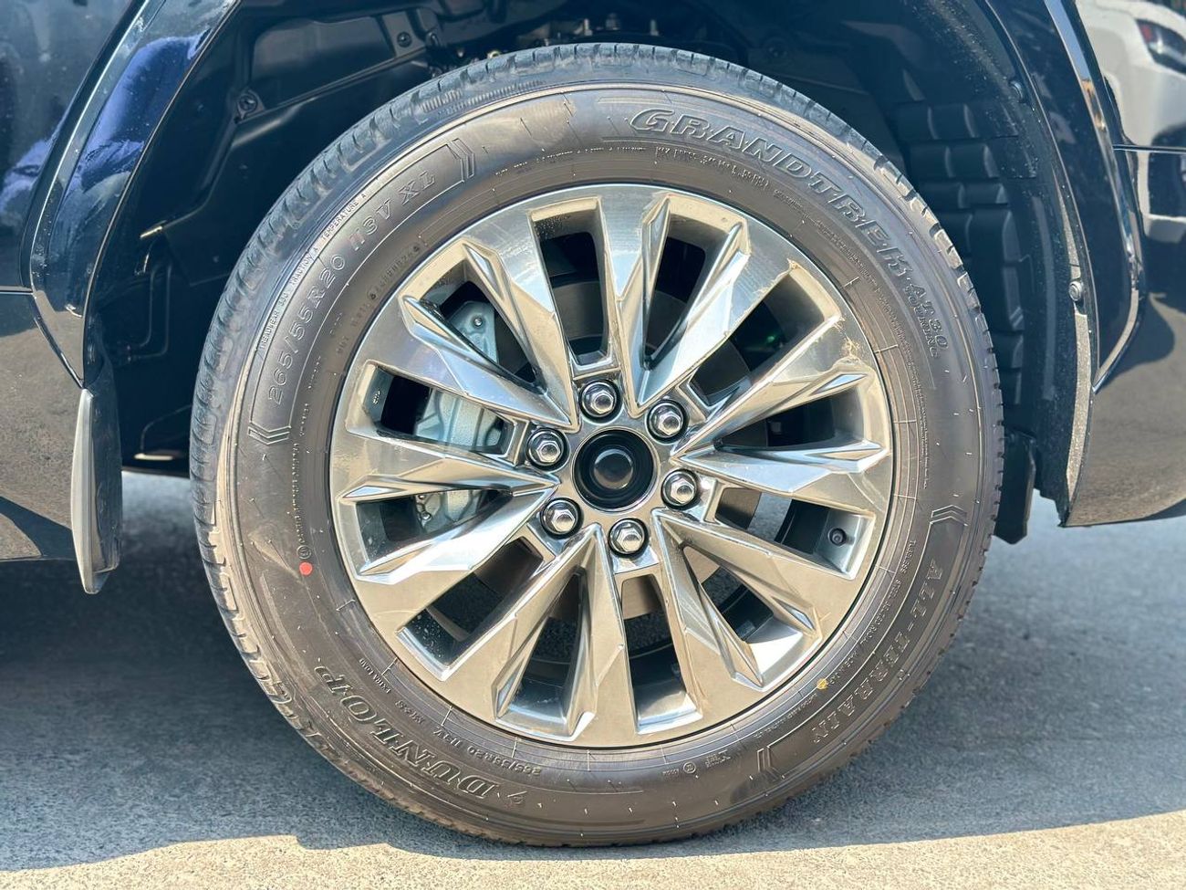 تويوتا لاند كروزر VXR 3.5 لتر هجينة أوتوماتيكية // كاملة المواصفات مع رادار، كاميرا 360 درجة، ذاكرة، مقاعد تدفئة وتبري