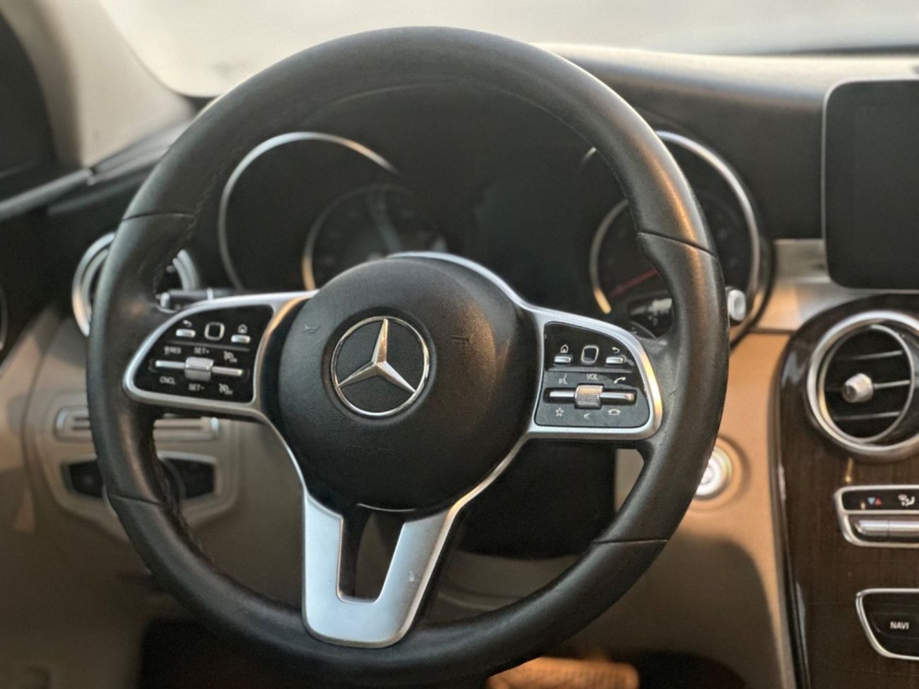 مرسيدس بنز C 300 AMG Pack 2.0L