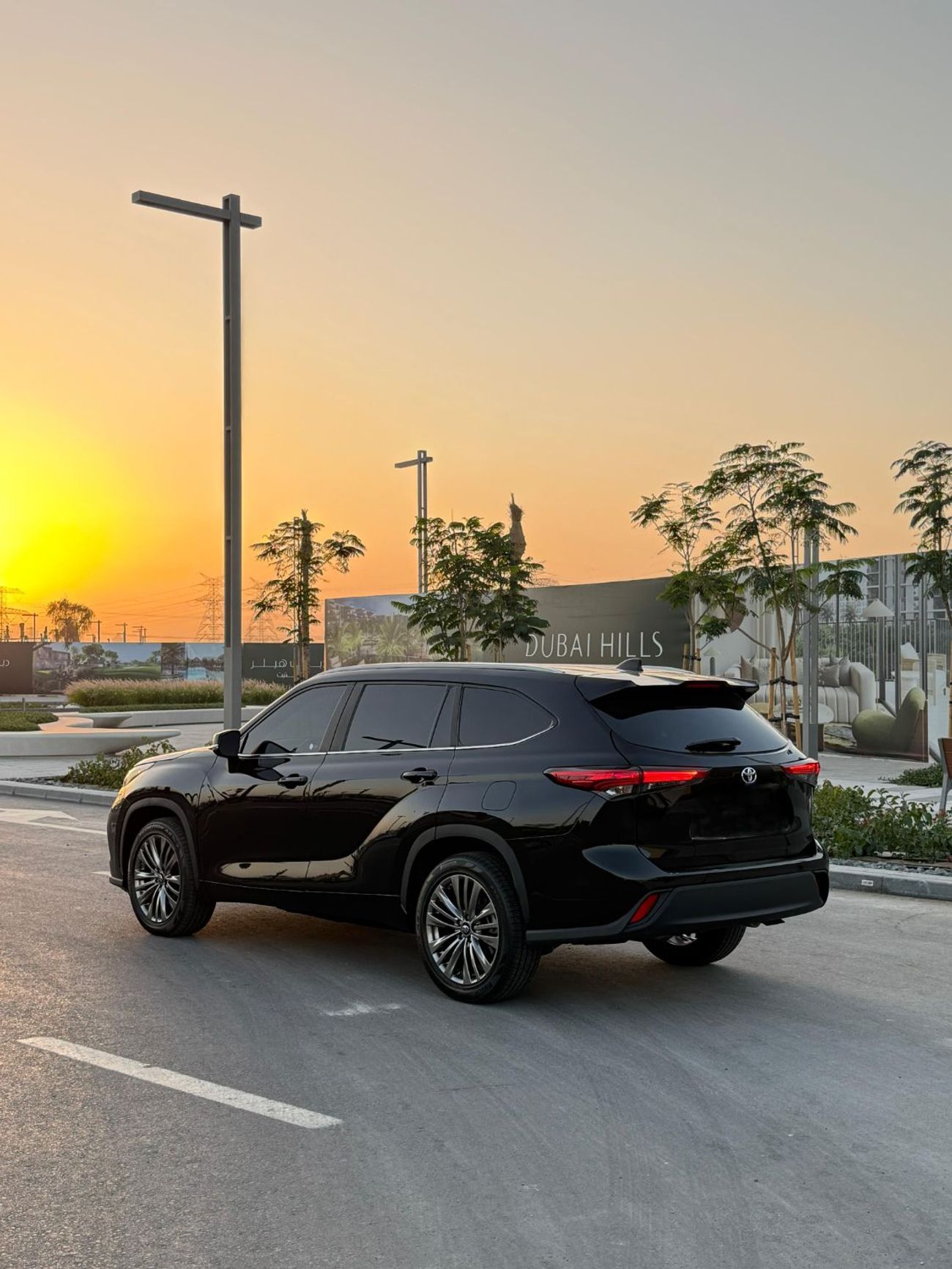 تويوتا هايلاندر LE Non Hybrid MPV LHd 2.4L V4 Turbo Petrol Engine Automatic Gear 7 Seats 5 Doors