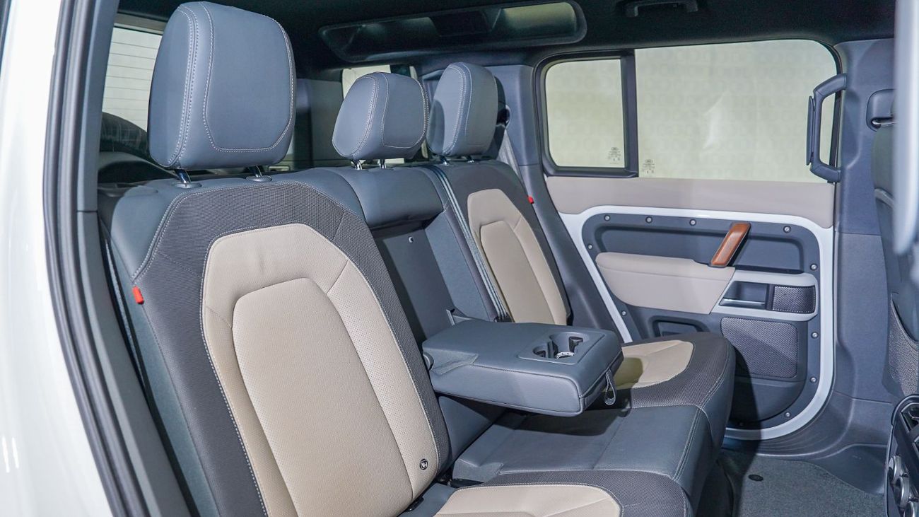 لاند روفر ديفندر P400 110 X-Dynamic SE 3.0L (5 Seater) 'Widetrack'| AED 5,427 PM | Warranty November 2028 | GCC