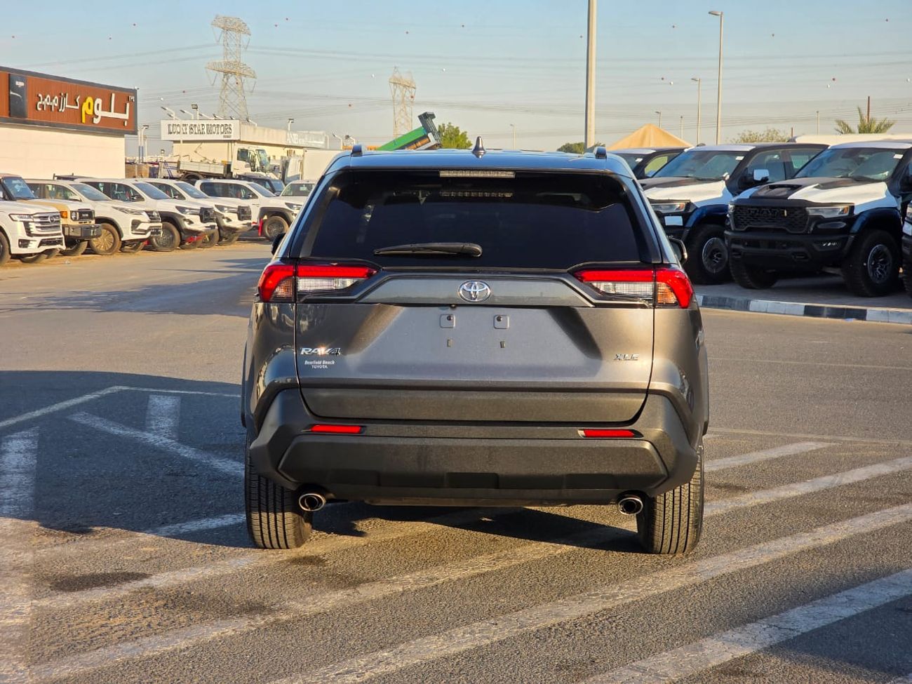 Toyota RAV4 2.5L XLE Full option Sunroof , Push button and Trunk automatic