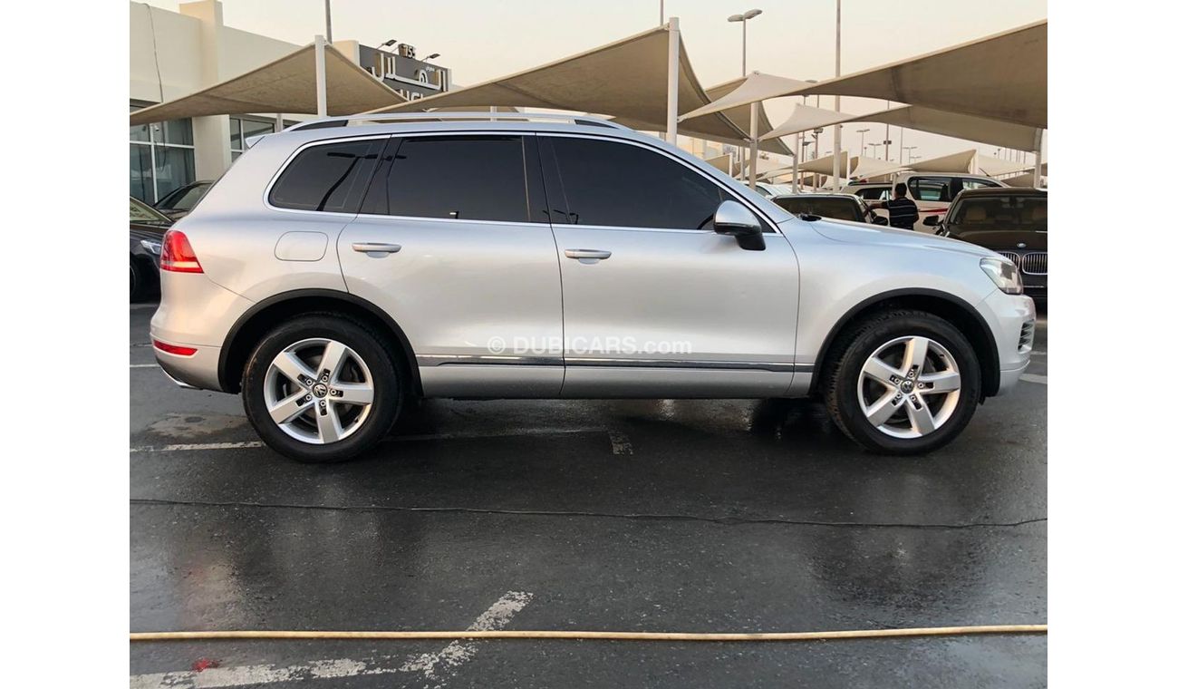 Volkswagen Touareg Volex wagon tourque  model 2011 GCC full option