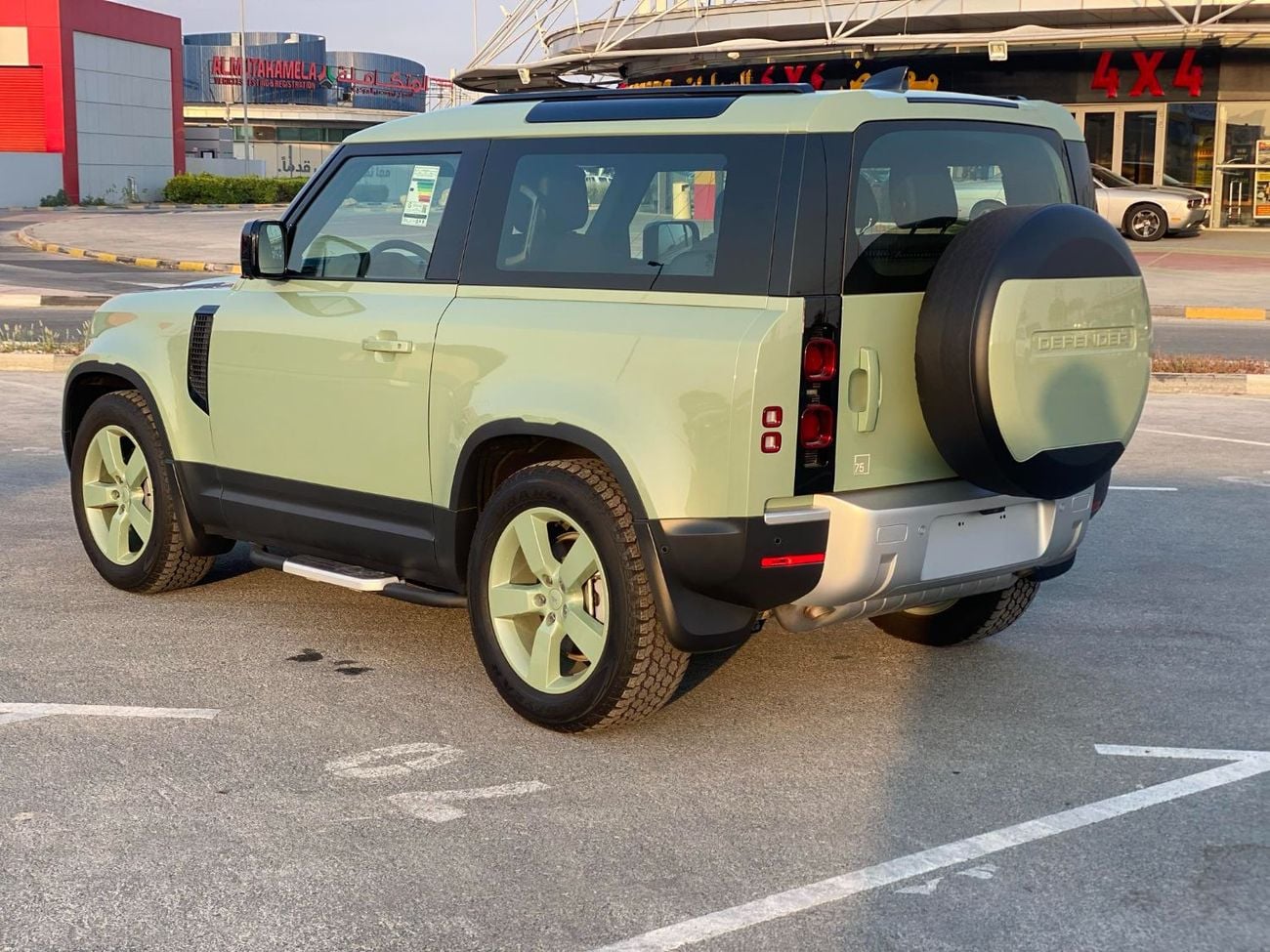 لاند روفر ديفندر P400 90 HSE 3.0L (5 Seater)