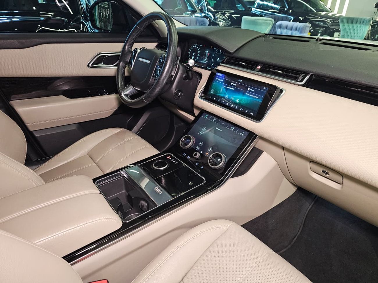 لاند روفر رينج روفر فيلار P250 R-Dynamic S 2.0L