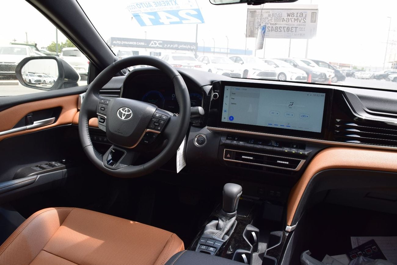 Toyota Camry Higher Trim With 5 Camera and panoramic roof