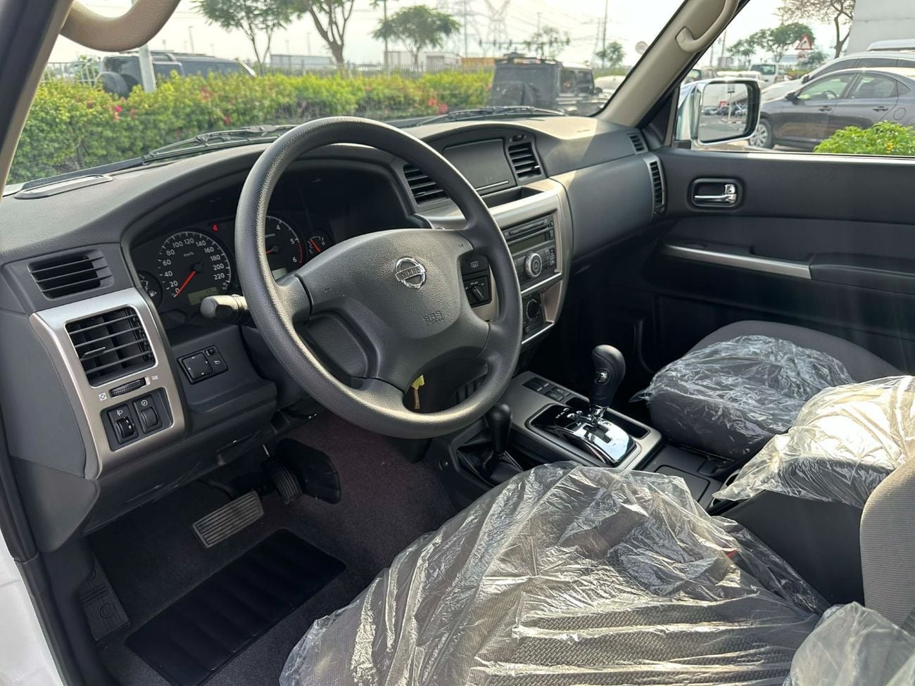 نيسان باترول سفاري GL 4.8L M/T (7 Seater)