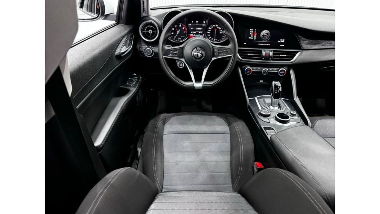 ألفا روميو جوليا 2019 Alfa Romeo Giulia, Warranty, Full Service History, Excellent Condition, GCC