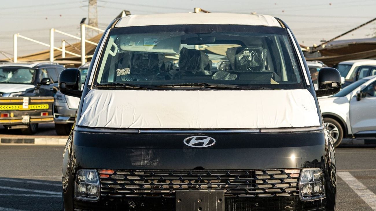 هيونداي ستاريا Premium 11-Seater Mid Option Panoramic Roof 2025YM