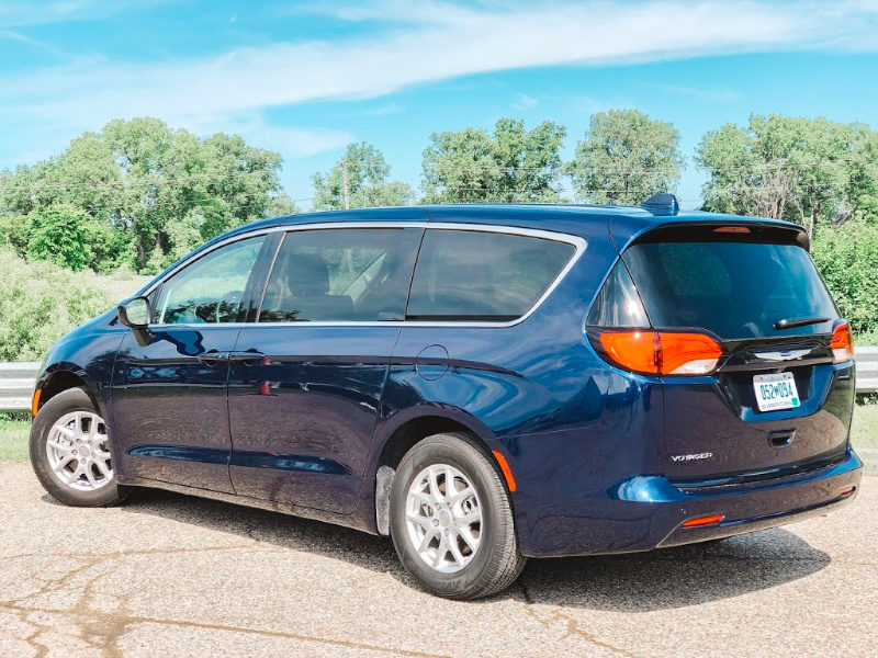 Chrysler Grand Voyager exterior - Rear Right Angled