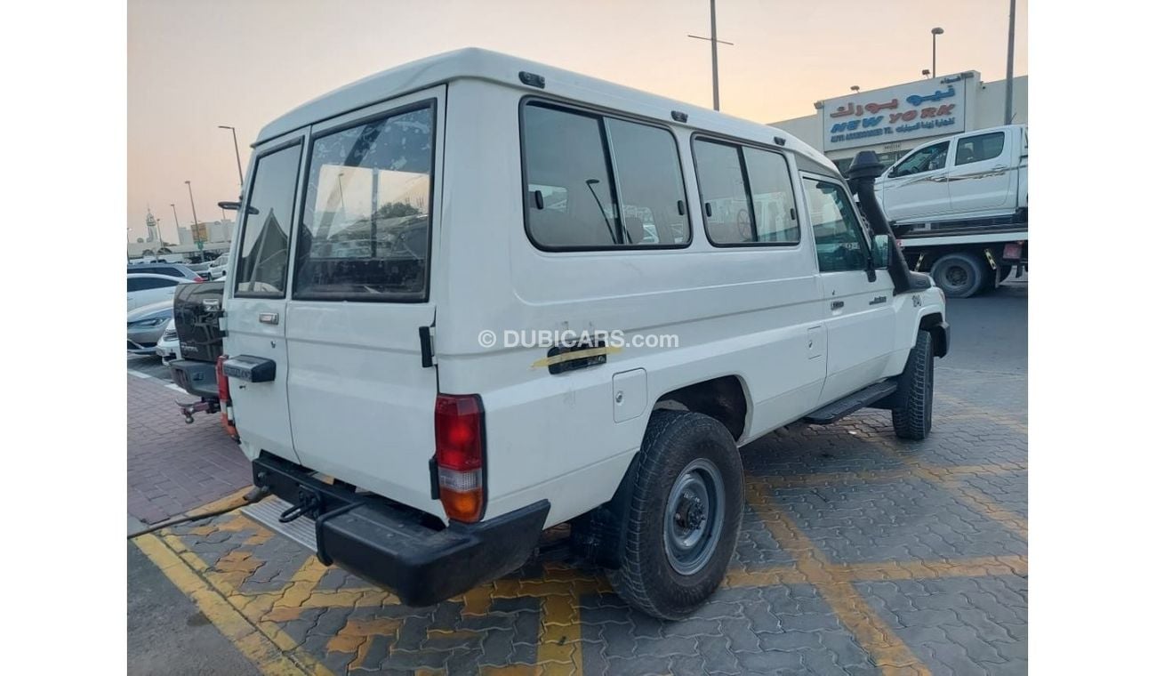Toyota Land Cruiser 70 78 4.2L DIESEL 9 SEATER MANUAL TRANSMISSION