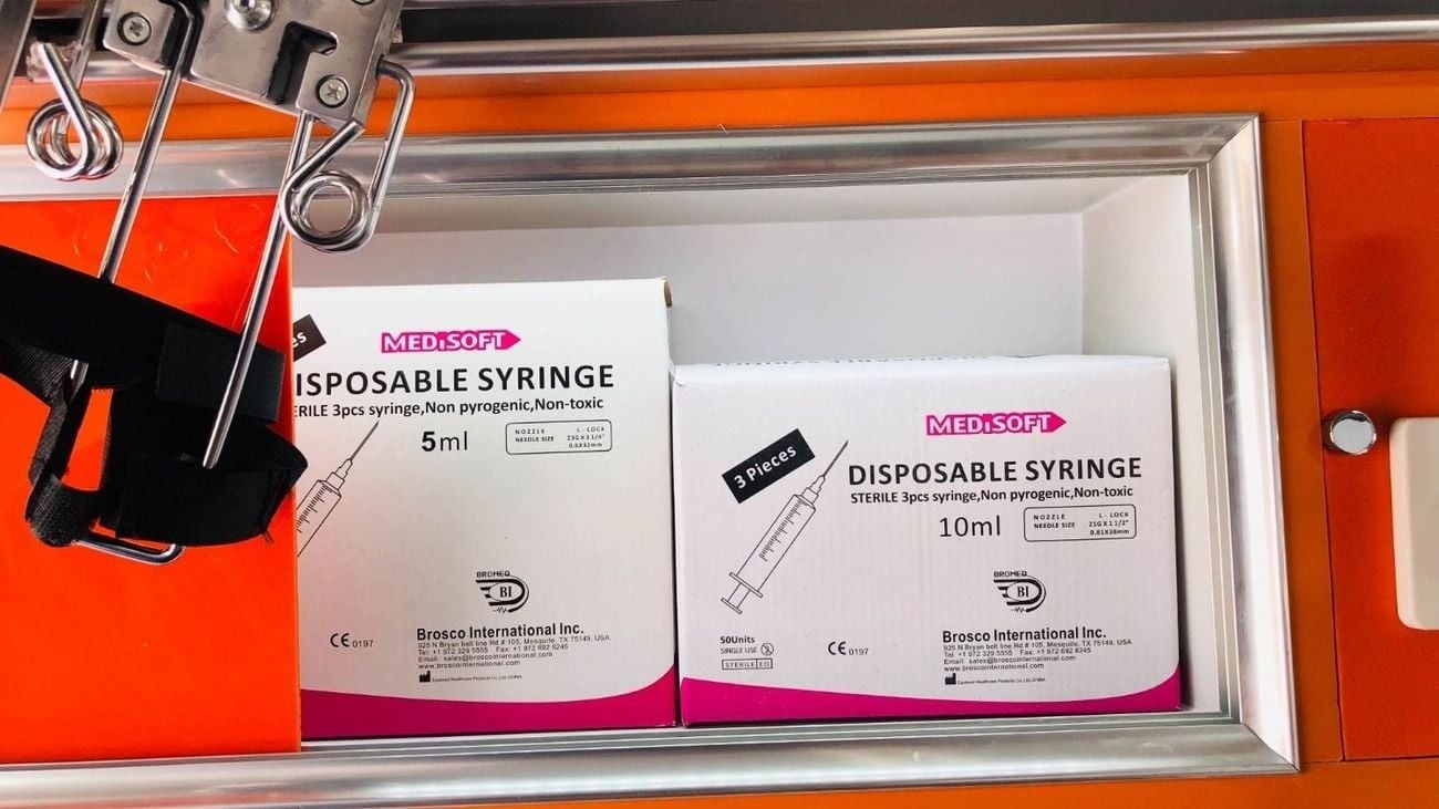 Toyota Land Cruiser 70 78 Ambulance Conversion [Type 1 & 2]