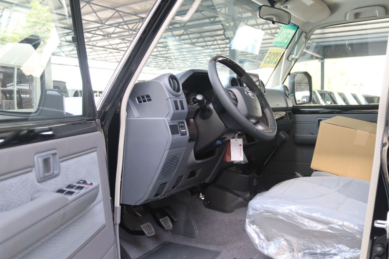 Toyota Land Cruiser 70 GRJ76 4.0 V6 PETROL M/T 40th ANNIVERSARY **EXPORT ONLY**التصدير فقط خارج الخليج***