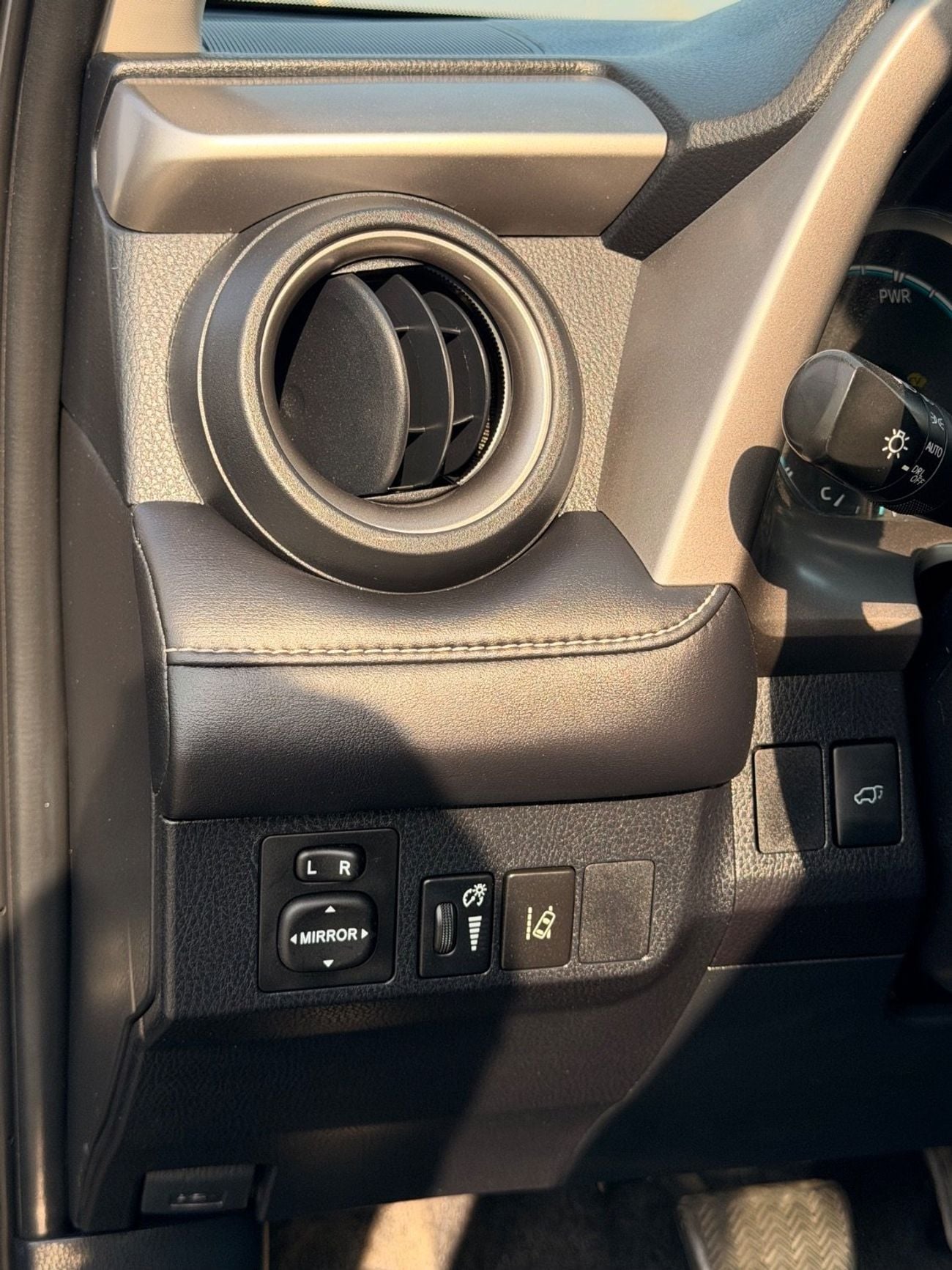 Toyota RAV4 Hybrid Limited 2.5L full option