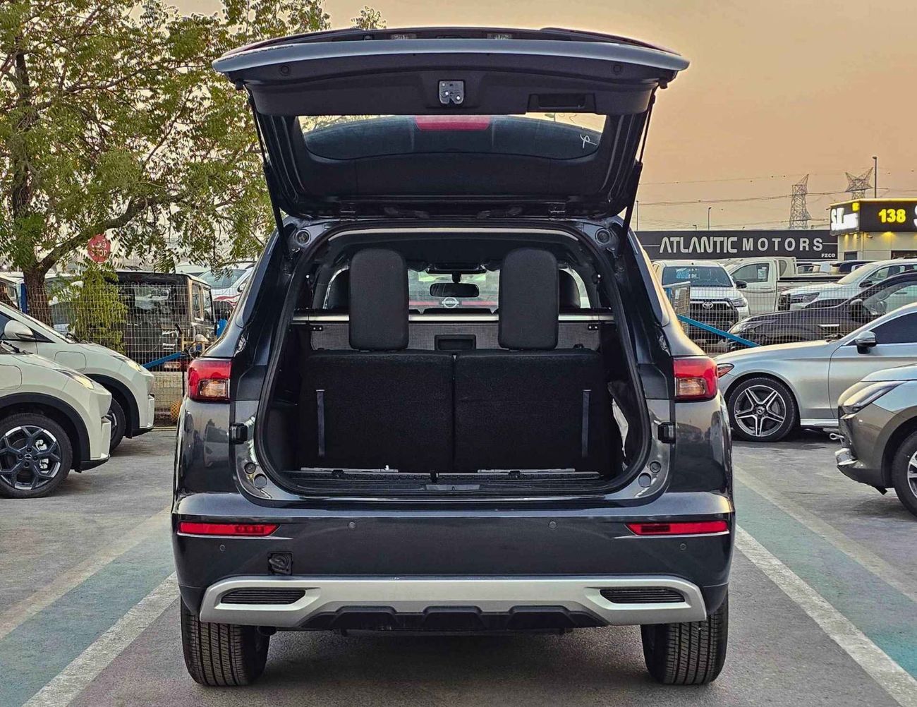 Mitsubishi Outlander 2.5L PETROL / LIMOUSINE LEATHER / FR&RR PARKING SENSOR / DVD+CAMERA  (CODE # F03)