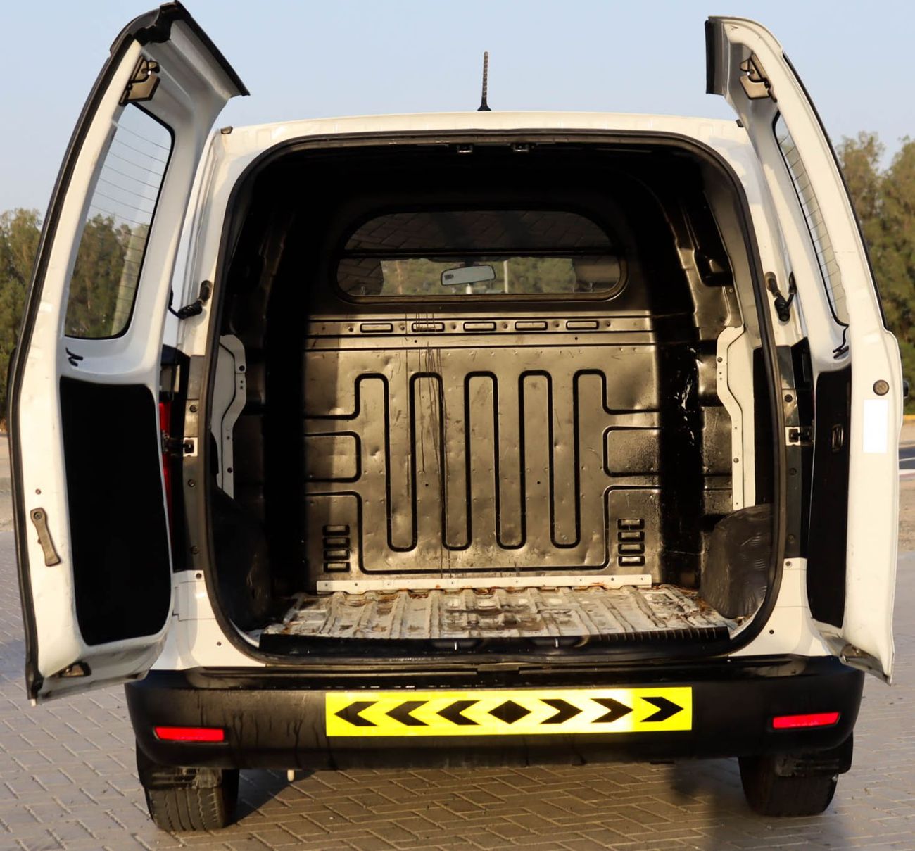 هيونداي H-1 Hyundai H1 2.4L VAN RWD 2020 GCC accident-free, in excellent condition, 820 P.M