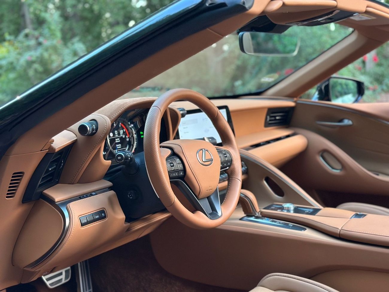 لكزس LC500 كابريوليه Titanium  5.0L