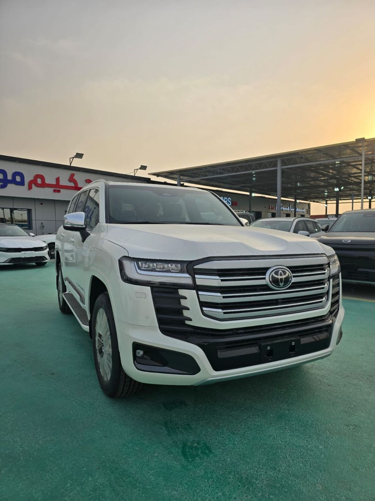 تويوتا لاند كروزر TOYOTA LANDCRUISER VX HYBRID FULL OPTION 2025 MODEL