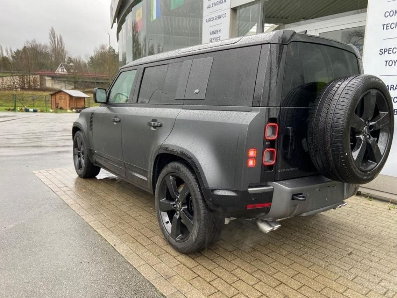 لاند روفر ديفندر Defender Carpathian V8 2023