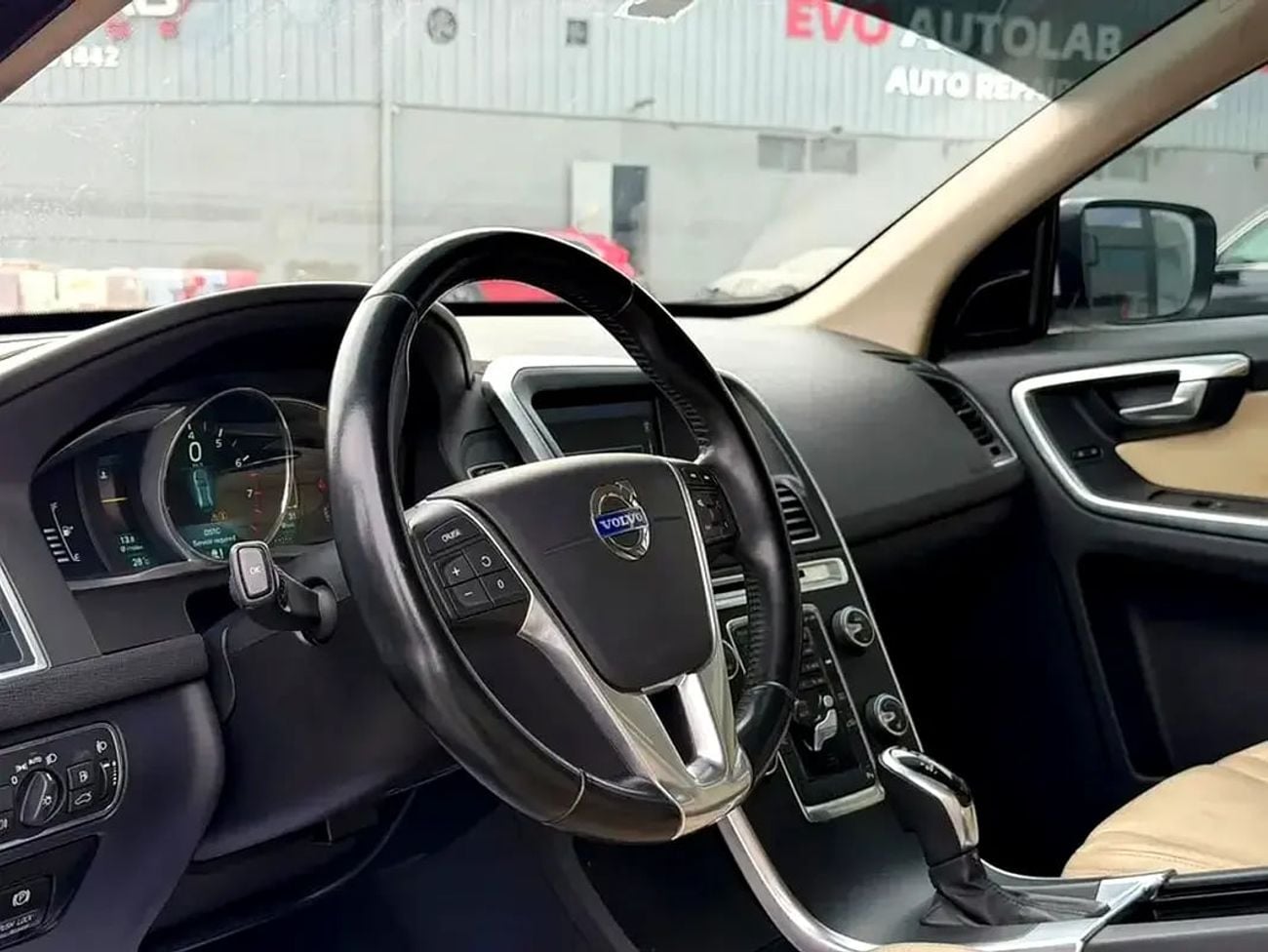 Volvo XC60 GCC Specs - Reliable Luxury SUV in Excellent Condition