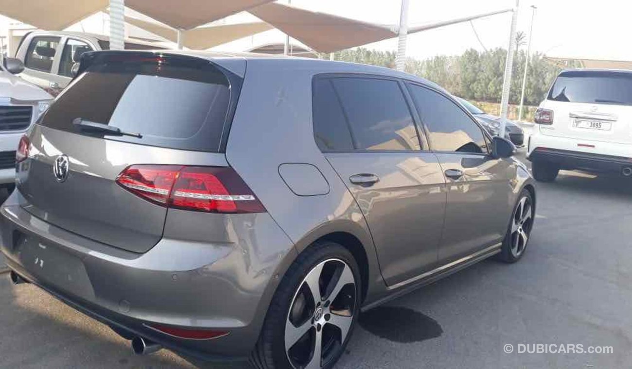 فولكس واجن جولف GTI