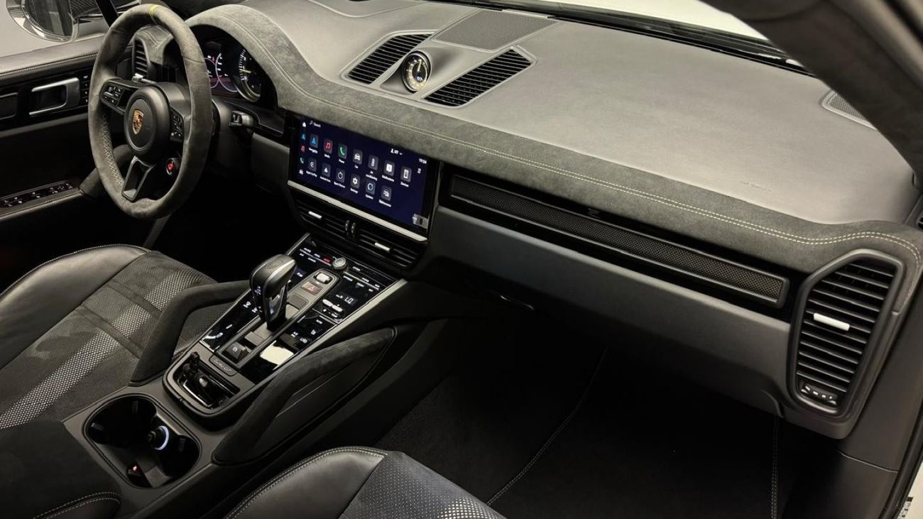 Porsche Cayenne Gcc warranty servis available Gcc low mileage