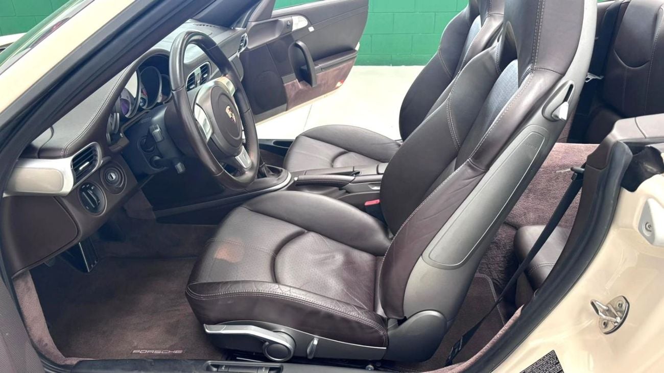 Porsche 911 CARRERA S - Manual - Cream white with Cocoa interiors!