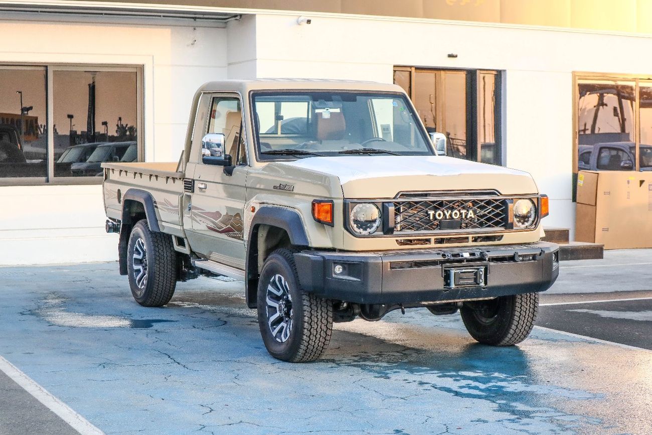 تويوتا لاند كروزر بيك آب Std 4.0L Single Cab Utility AWD