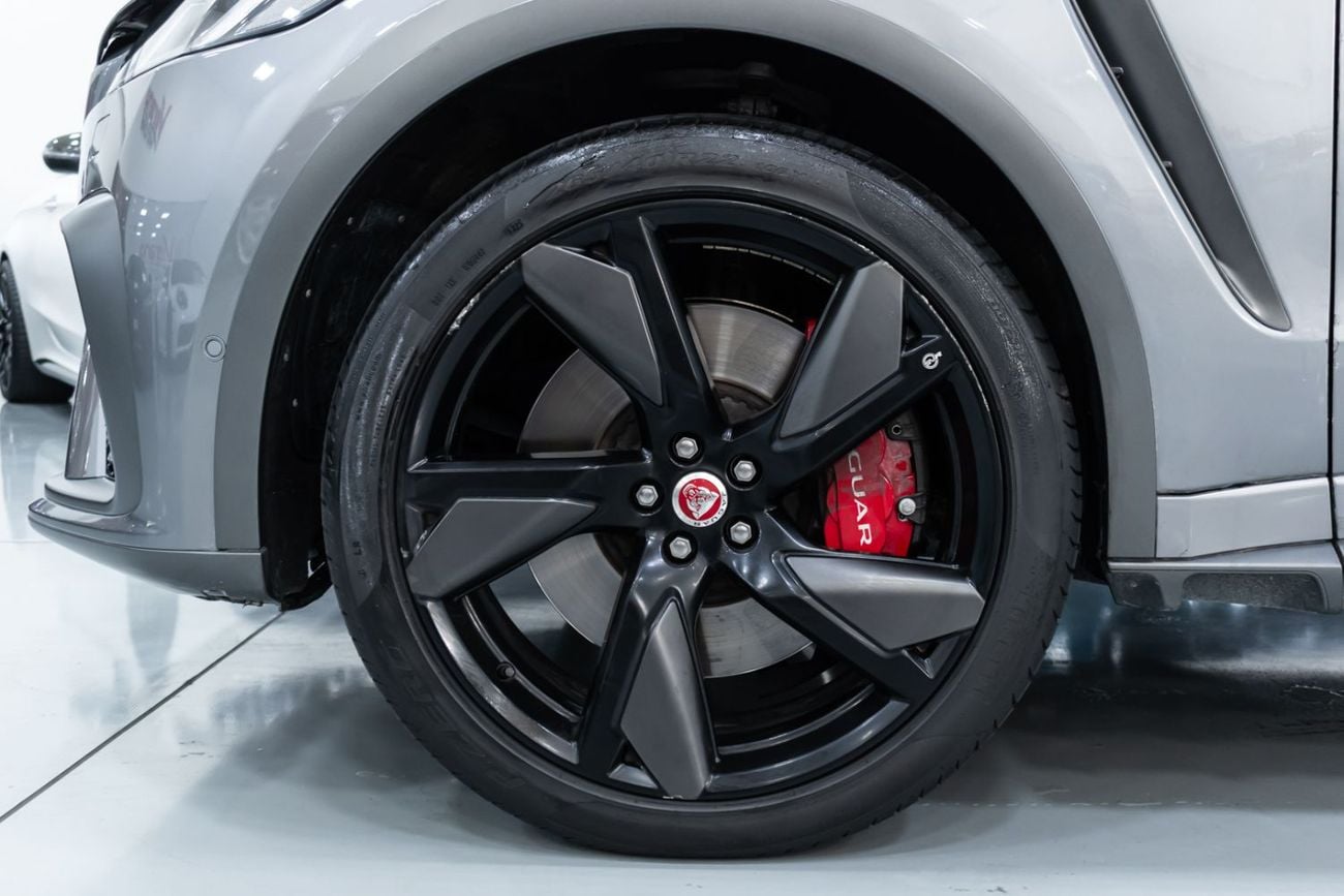Jaguar F-PACE SVR