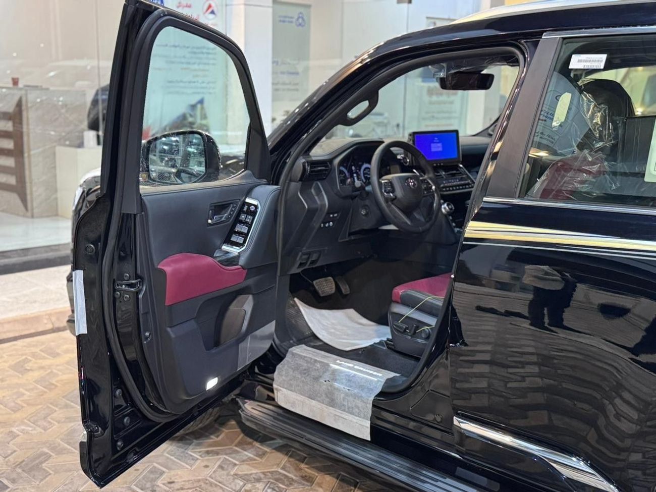 Toyota Land Cruiser TOYOTA LC300 VXR - 3.5L - PET - AT - FULL OPTION - 2026 MY ( OMAN )