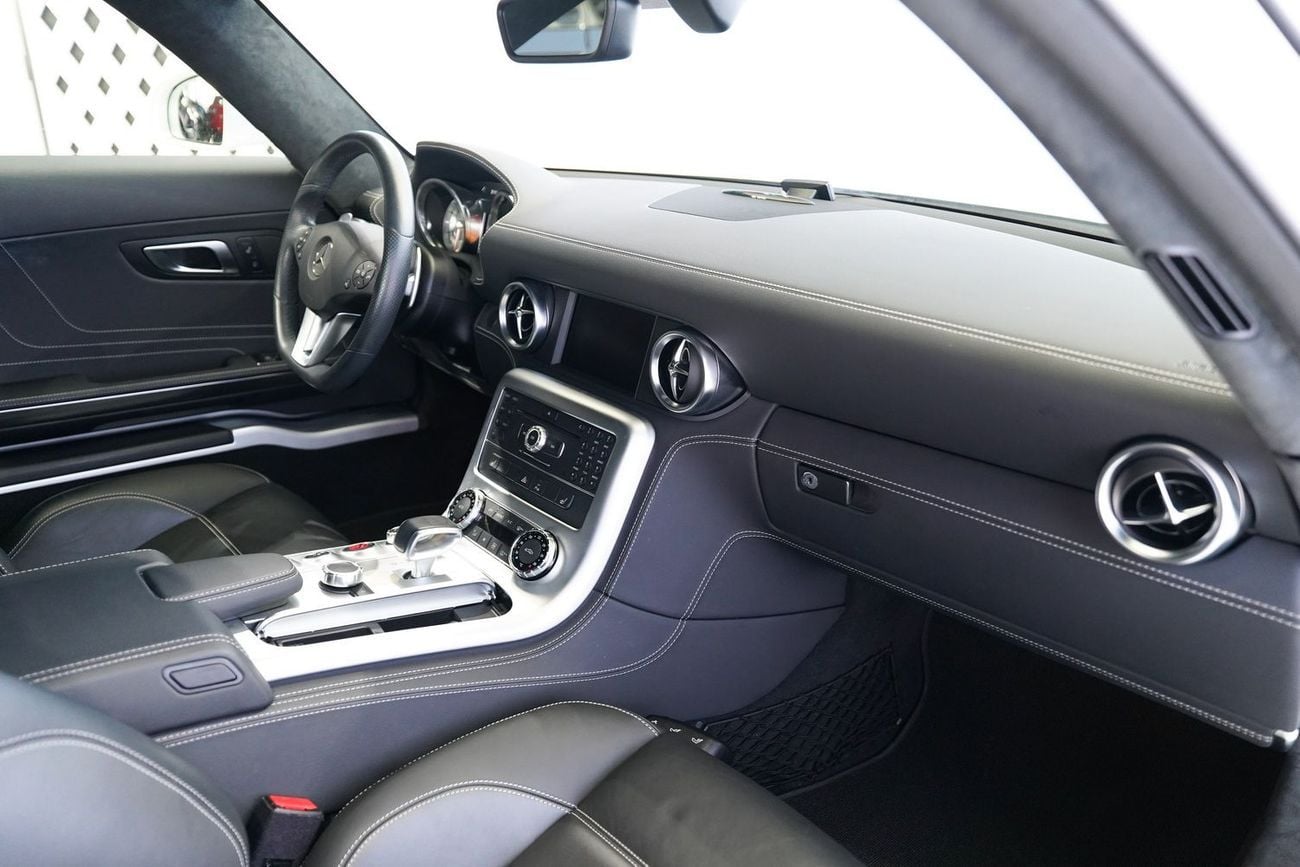 Mercedes Benz SLS AMG Std 6.2L