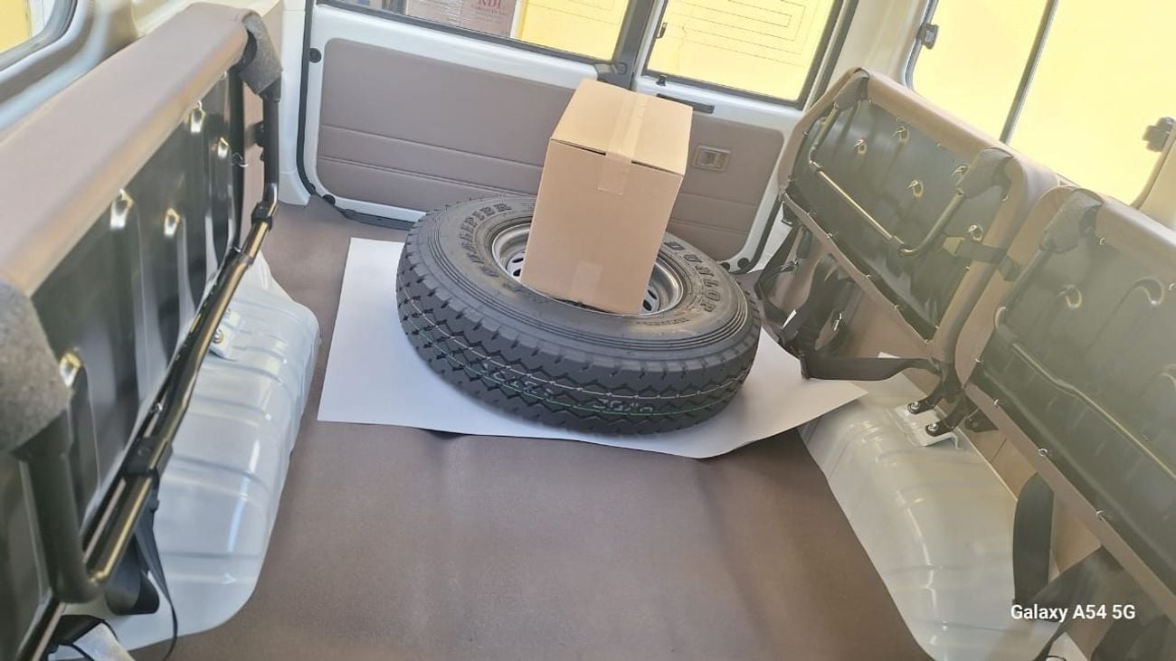 Toyota Land Cruiser 70 TOYOTA LAND CRUISER LC78 3DOORS HARDTOP 4.0L PETROL MT