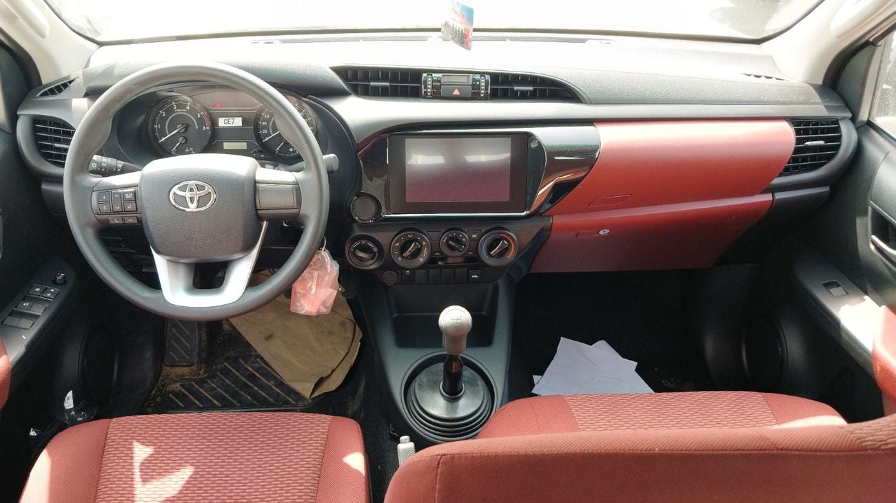 تويوتا هيلوكس 2.4L Diesel Manual DC Pickup 2026YM