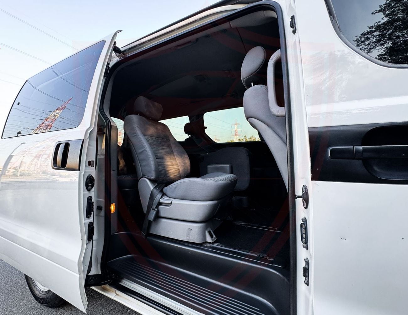 Hyundai H-1 Hyundai H1 | 2.4 L | 2020 | GCC | Accident-Free | In Excellent Condition | 806 P.M