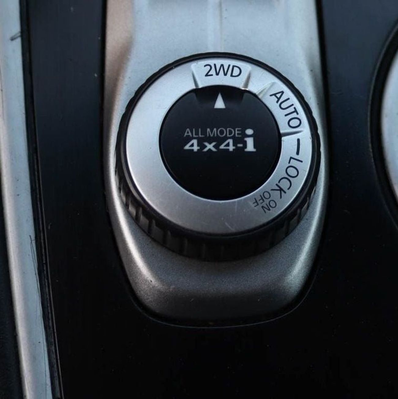 Nissan Pathfinder SV 3.5L (271 HP) nissan pathfinder 2013 American in excellent condition