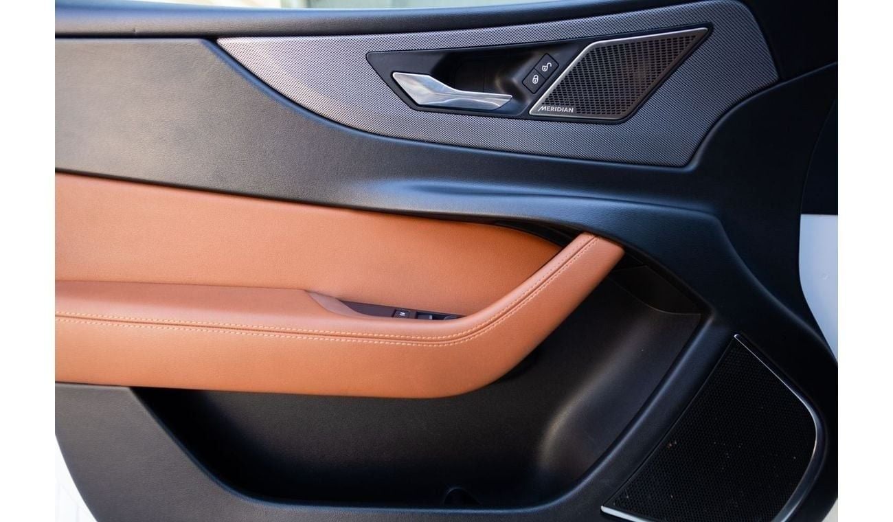 Jaguar XE R-Dynamic SE 2.0L (250 HP) Jaguar XE P250 R-Dynamic SE 2020 GCC under Agency Warranty with Flexible