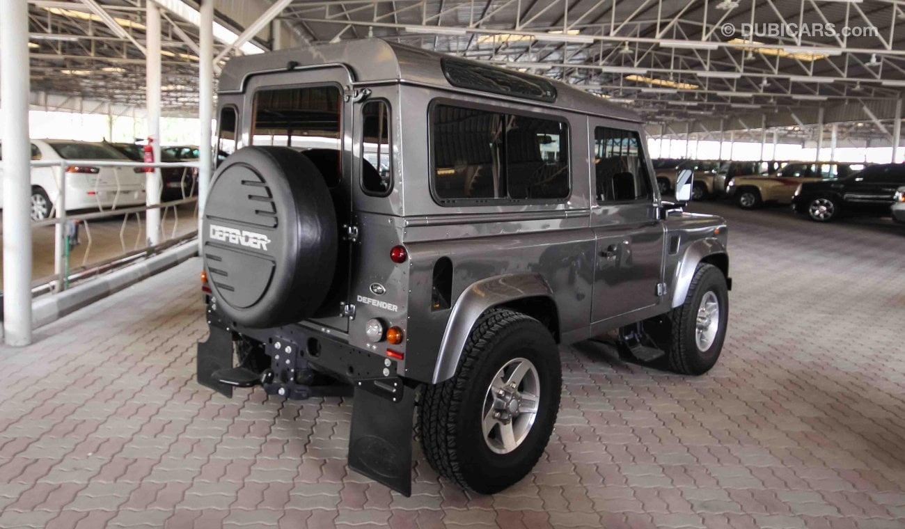 Land Rover Defender