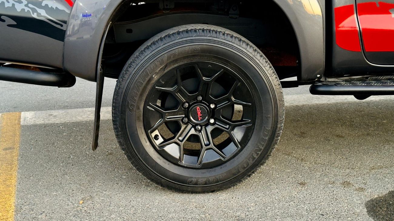 تويوتا هيلوكس PREMIUM CANOPY INSTALLED | ARB BULL BAR | 3.0L DIESEL ENGINE | 2011 | MANUAL TRANSMISSION | RHD