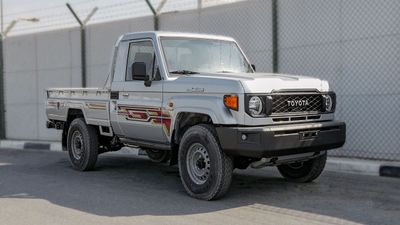 تويوتا لاند كروزر 70 2025 Toyota Land Cruiser LC 79 4.0L AT Petrol Basic with Fridge (Silver-Brown)