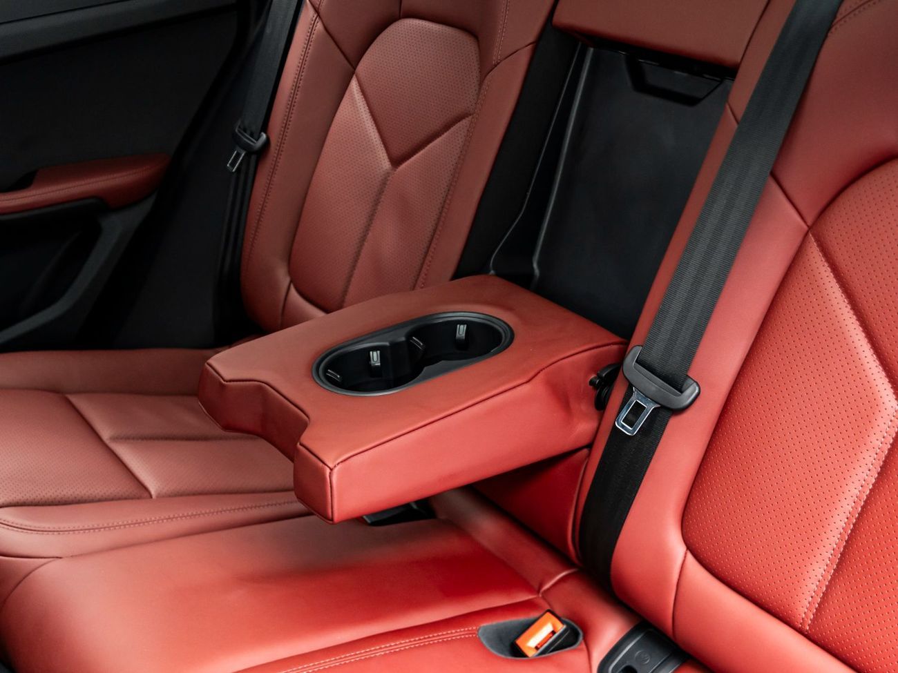 Porsche Macan Std 2.0L (252 HP) 2024 Porsche Macan, June 2026 Porsche Warranty, Full Service History, Low KMs, GCC