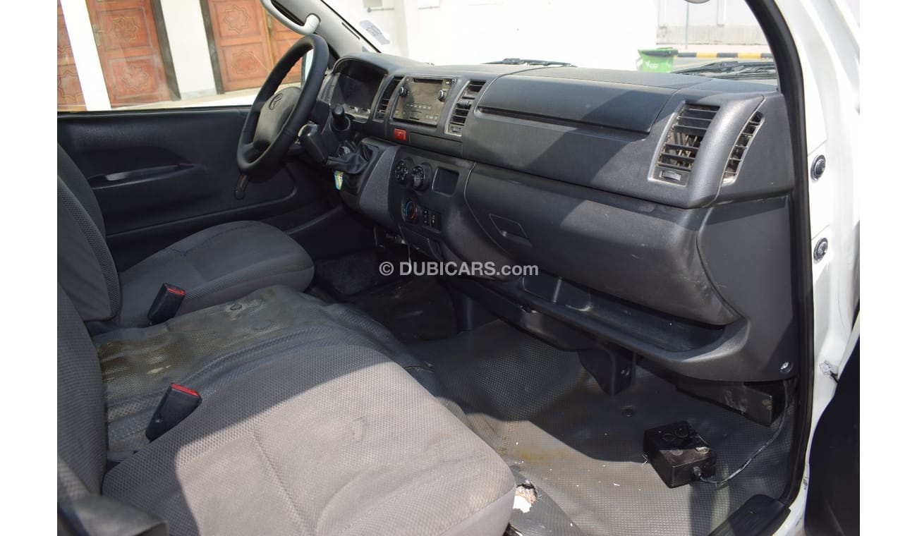 Toyota Hiace GL - Standard Roof Toyota Hiace Std Roof Bus 13 seater, model:2015. Excellent condition