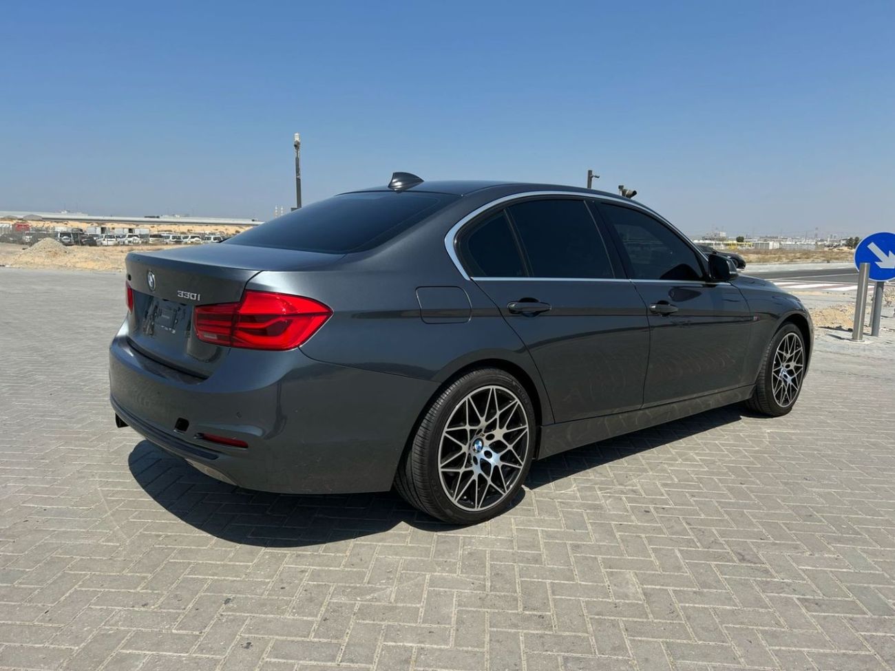 بي أم دبليو 330i Std 2.0L German import